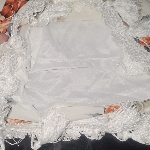 Rêveuse Boho Floral Shorts Romper Cream Tassel Trim  Bell Sleeve LargeNWT - Picture 5 of 7